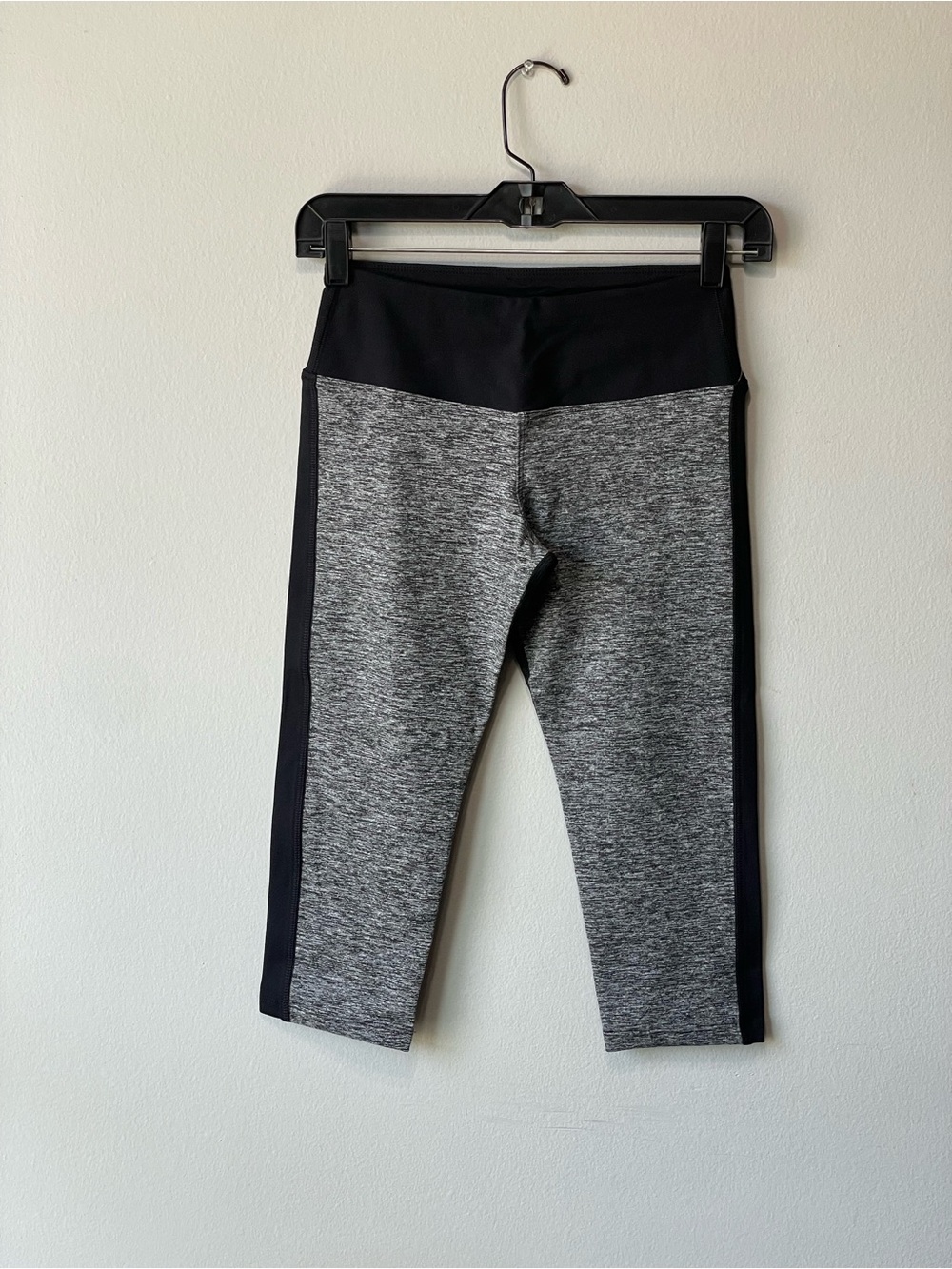 Hard Tail Heather Gray and Black Capri Leggings